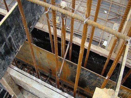 钢筋大梁处止水钢板施工技巧